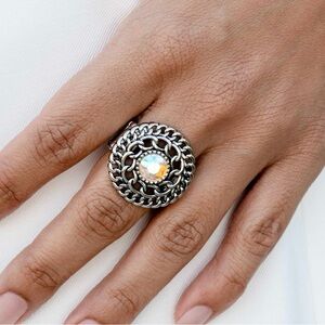Elegant Silver Chain Ring with Opalescent Stone